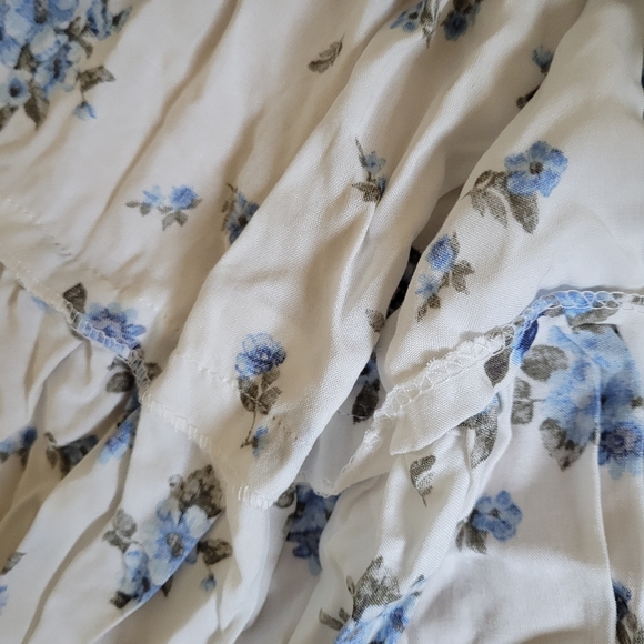 Floral mini dress size M juniors - Picture 3 of 5